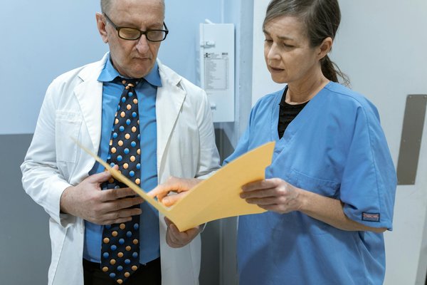 Comment bien choisir un hôpital gériatrique : les questions essentielles à poser